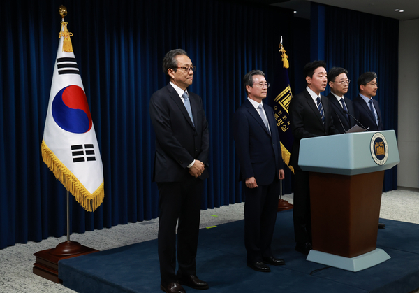 강훈식 대통령 비서실장이 6일 서울 용산 대통령실 청사에서 대통령실 수석비서관 인선을 발표하고 있다. 2025.6.6 /연합뉴스