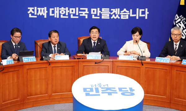 더불어민주당 박찬대 대표 직무대행 겸 원내대표가 9일 서울 여의도 국회에서 열린 최고위원회의에서 발언하고 있다. 2025.6.9 /연합뉴스