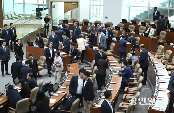 10일 오전 경기도의회 본회의장에서 제384회 정례회 제1차 본회의가 열리고 있다. 2025.6.10 /이지훈기자 jhlee@kyeongin.com