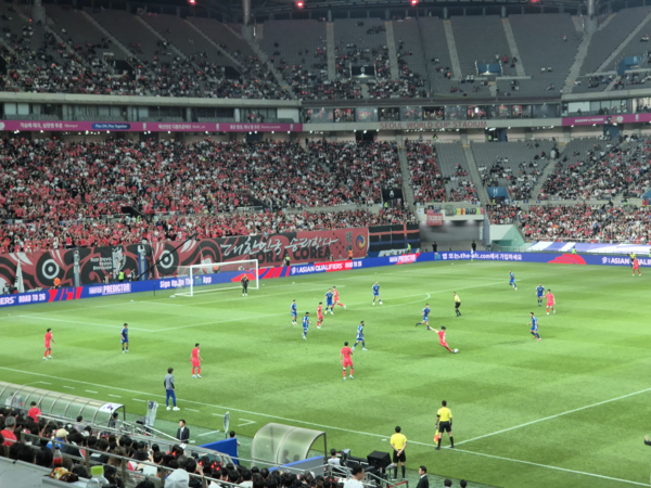 한국 축구대표팀이 10일 서울월드컵경기장에서 열린 2026 북중미 월드컵 3차 예선 10차전에서 쿠웨이트를 상대로 공격하고 있다. 2025.6.10 /이영선기자 zero@kyeongin.com