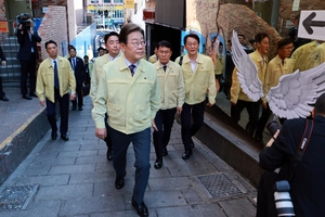 [포토] 이태원 참사 현장 찾은 이재명 대통령