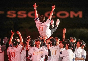 추신수 미뤘던 은퇴식과 함께 SSG ‘10번째 매진’