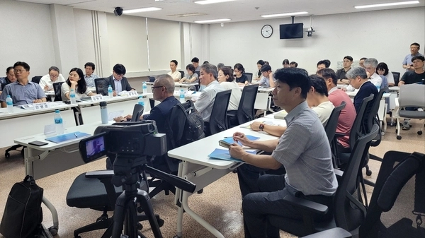 20일 경희대학교 국제캠퍼스 공과대학 세미나에서 ‘경기도 주요 수계 녹조 관리 방안 세미나’가 열렸다. 2025.6.20 /경기녹색환경지원센터 제공