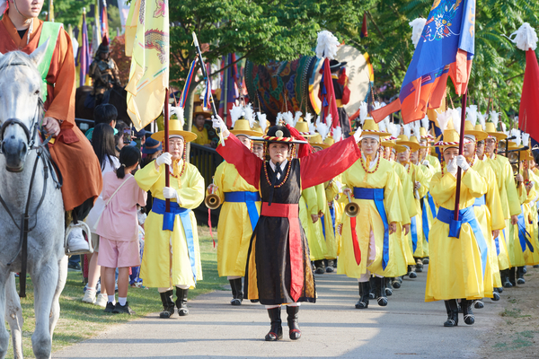 양주 회암사지 왕실축제 어가행렬이 도심을 지나고 있다. 2025.6.20 /양주시 제공