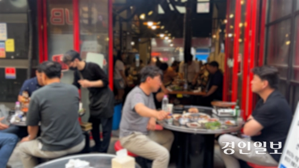 10여년째 동탄 남광장을 지키고 있는 더돈가. /김도윤PD ikjkdy02@kyeongin.com