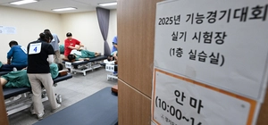 [화보] 섬세한 손끝의 기량