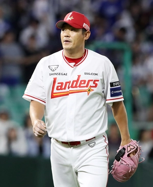 SSG 노경은, ‘KBO 최고령 100홀드’ 달성 …41세 3개월 15일