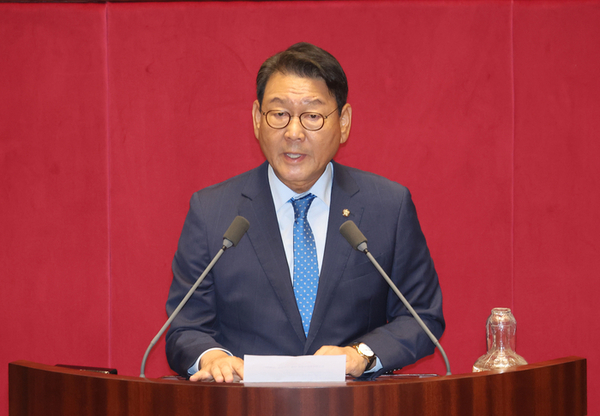27일 국회 본회의에서 문체위원장으로 선출된 더불어민주당 김교흥 의원이 당선인사를 하고 있다. 2025.6.27 /연합뉴스