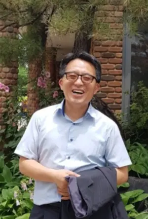 ‘무꽃’의 윤달현 저자. /윤달현 작가 제공