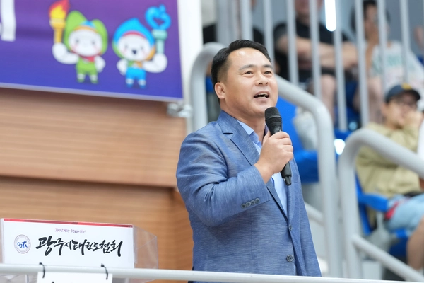 동분서주하며 지역 체육계를 챙기고 있는 박범식 광주시체육회장이 관내 체육행사에서 인사를 하고 있다. /광주시체육회 제공