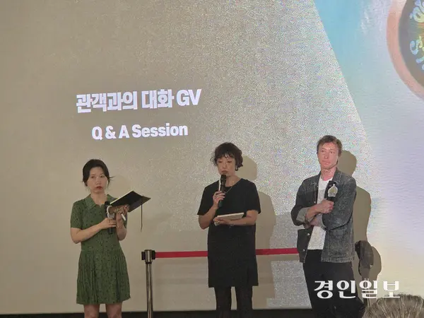 올해 부천국제판타스틱영화제 개막작 ‘그를 찾아서’ 감독인 피오르트 비니에비츠가 지난 4일 오전 부천 판타스틱큐브에서 관객들과 만나 질의응답 시간을 가졌다. 2025.7.4 /이시은기자 see@kyeongin.com