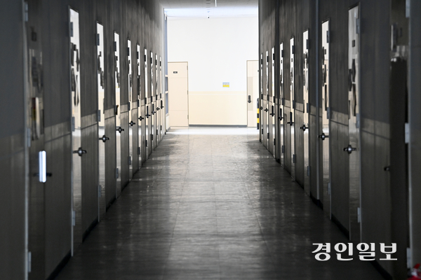 평택 뿐만 아니라 경기도 곳곳에서 지식산업센터 공실 문제가 심각해지고 있다. 사진은 지난달 30일 평택시 한 지식산업센터의 모습. 2025.6.30 /최은성기자 ces7198@kyeongin.com