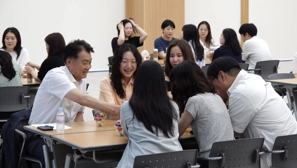 하은호 군포시장이 최근 MZ 세대 공직자 70여 명과 소통의 시간을 가졌다. /군포시 제공