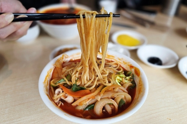 세월을 거스르는 풍성한 한 그릇. 아무리 맛있는 음식이어도 양이 적게 나오는 곳은 다시 가기 싫다. /황성규기자 homerun@kyeongin.com