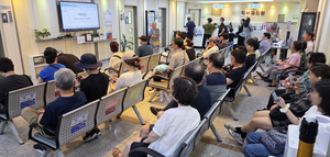 [포토] 연일 폭염 피부과 인산인해