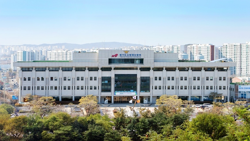 광주시 13층 상가건물서 추락한 여성, 행인들 덮치며 4명 사상