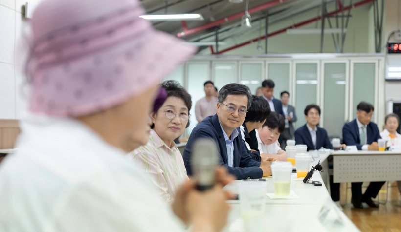 <b>김동연</b> 경기도지사, 평화 되찾은 <b>대성동</b> 마을 방문