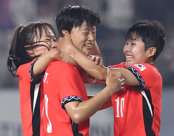 13일 경기도 화성종합경기타운 주경기장에서 열린 2025년 동아시아축구연맹(EAFF) E-1 챔피언십(동아시안컵) 여자부 대한민국과 일본의 경기에서 한국 정다빈이 골을 넣고 기뻐하고 있다./연합뉴스