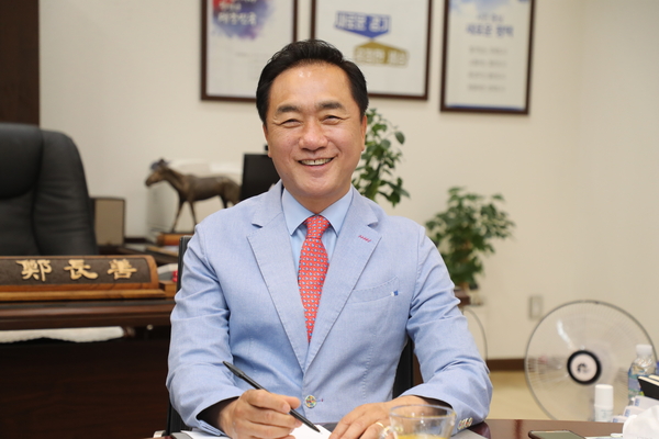 정장선 평택시장은 “시 발전을 획기적으로 끌어올려 평택에 사는 것만으로도 자부심을 느낄 수 있도록 명품도시로 만들어가겠다”고 강조했다. /평택시 제공