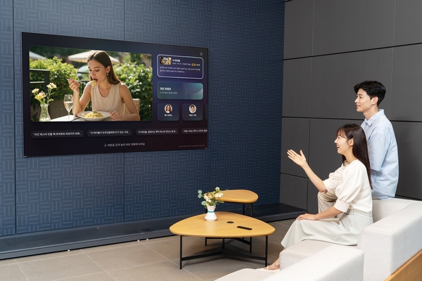 삼성전자 2025년형 AI TV에 빅스비 기능이 적용돼 사용자는 TV와 대화하듯 다양한 정보를 쉽게 취득할 수 있다. /삼성전자 제공