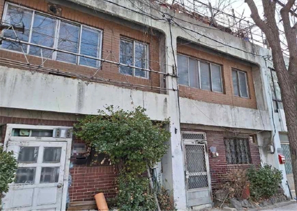 1974년 제럴드 포드 미국 대통령이 동두천 주둔 미2사단을 방문한 것을 계기로 조성한 75주택이 심하게 노후돼 있다. 2025.7.14 /동두천시 제공