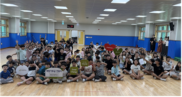 동두천시 탑동초등학교 학생자치회는 지난 8일 학교 강당에서 소중한 기부 행사를 가졌다. 2025.7.8 /탑동초 제공