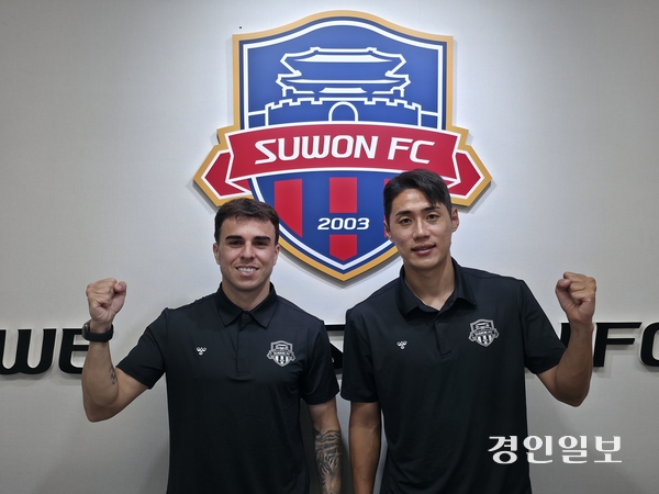 프로축구 K리그1 수원FC에 입단한 안드리고(왼쪽)와 한찬희. 2025.7.16 /이영선기자 zero@kyeongin.com