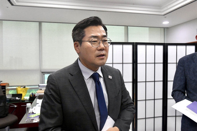 <b>박찬대</b>, <b>선거일정 중단</b> 요청…“정치보다 국민삶 우선”