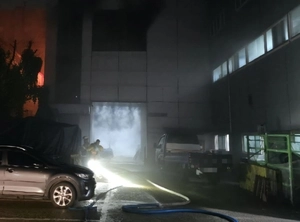 안양시 4층짜리 공장서 불… 인명피해 없어