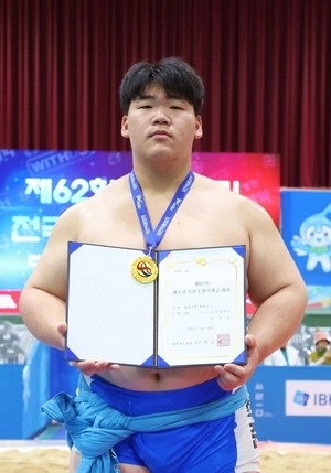 이혁준, 대통령기 씨름 대학부 꽃가마… 4관왕 등극