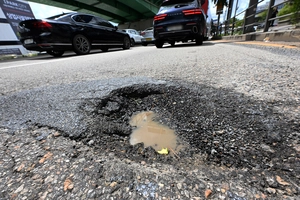 [포토] 집중호우가 남긴 ‘지뢰’ 포트홀