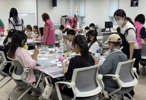 [포토] 창의력 발휘하는 배곧 청소년들