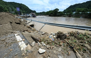 가평 실종자 수색 나흘째… 고립된 주민 2명 헬기로 구조