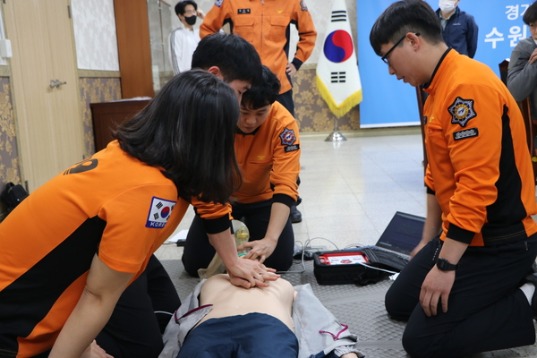 수원소방서(서장 조창래)는 펌뷸런스(Pumpbulance)가 심정지 등 응급환자에 대한 초기 대응력을 향상시켜 병원 전 단계에서 생존율을 높이는 데 기여했다고 23일 밝혔다./ 수원소방서 제공