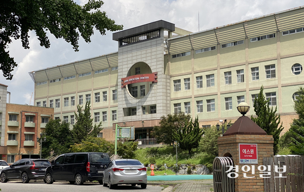 사교육보다 저렴한 수강료와 외국인과 직접 대화하며 영어를 배울 수 있는 ‘영어마을’이 검단신도시 과밀학급 문제 해결 방안으로 해당 부지를 분교로 활용하기로 결정되면서 내년 2월 문을 닫는다. 2025.7.24 /조재현기자 jhc@kyeongin.com