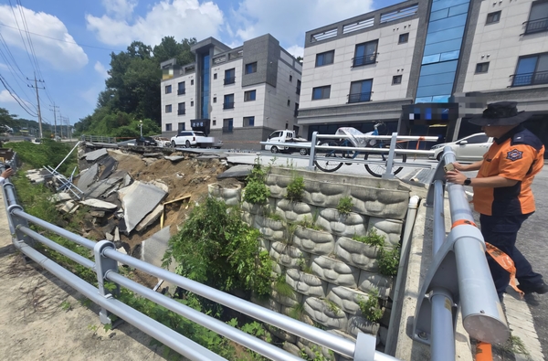 옹벽 붕괴 사고 현장. /경기도소방재난본부 제공