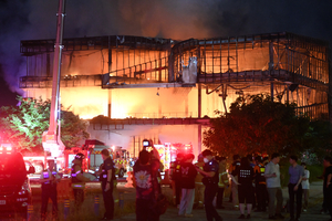 [영상+] 수원 권선동 아파트 모델하우스 화재… 소방당국 진화