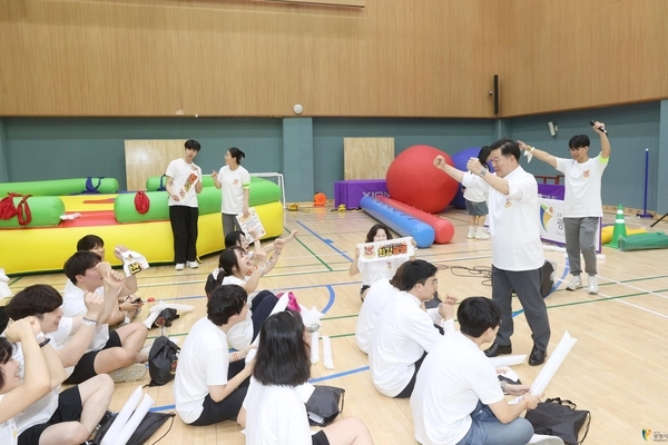 제2회 청년 체육대회에 참석한 박승원 시장이 광명시 청년들을 응원하고 있다. /광명시 제공