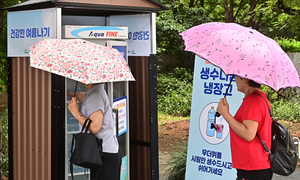 [현장르포] 폭염경보 7일째, 인천 생수나눔냉장고 ‘텅텅’