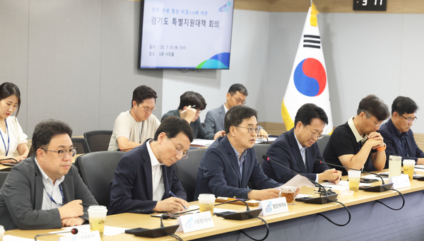 김동연 경기도지사가 31일 오후 경기도청 서희홀에서 열린 한미관세 협상 타결에 따른 경기도 특별지원대책 회의에서 모두발언을 하고 있다. 2025.7.31 /경기도 제공