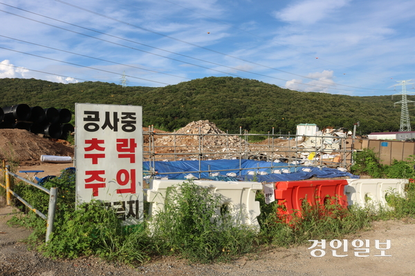 중심지역에 단독유치원 폐기·치매형요양원 추가가 진행되면서 선분양받은 신혼부부 등의 분노를 유발하고 있는 분당 동원동 ‘성남낙생 공공주택지구’ 전경. 오는 2028년 입주 예정으로 현재 철거 작업이 진행되고 있다. 2025.7.23 성남/김순기기자 ksg2011@kyeongin.com