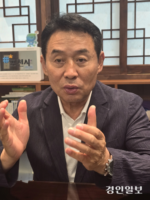 백영현 포천시장은 “올해도 ‘불망초심 마부작침’의 자세로 시민의 행복을 위한 행정을 펼치겠다”고 밝혔다. 2025.8.4 포천/최재훈기자 cjh@kyeongin.com