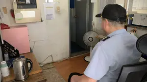 [현장르포] ‘선풍기 갑질’ 아파트에 호소문… 72세 경비원은 묻고 싶은 게 있었다