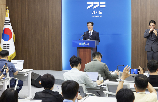 4일 오전 경기도청 브리핑룸에서 성제훈 경기도농업기술원장이 AI 기반 농작물 불량환경 예측시스템 구축에 대한 브리핑을 하고 있다. 2025.8.4 /경기도 제공