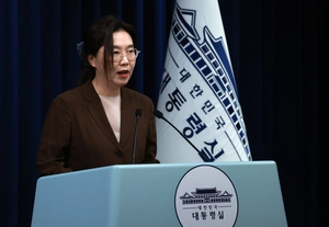 광복절, 문재인·이명박·박근혜 초청… 윤석열 부부 제외