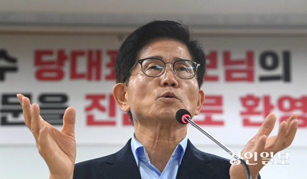 김문수 국민의힘 당대표 후보가 6일 오후 경기도의회에서 열린 국민의힘 당대표 후보 초청 간담회에서 인사말을 하고 있다. 2025.8.6 /최은성기자 ces7198@kyeongin.com