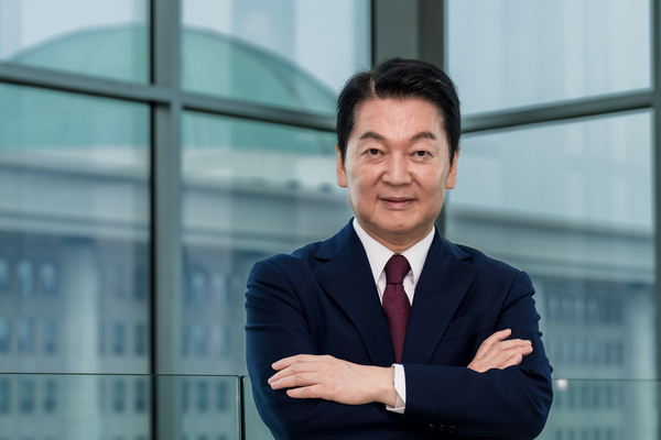 안철수 국민의힘 당 대표 후보가 포즈를  취하고 있다. 2025.8.8 /의원실 제공