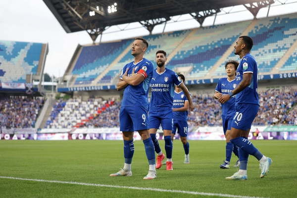 K리그2 수원삼성 일류첸코가 득점 후 세레머니를 하고 있다. 2025.8.9 /한국프로축구연맹 제공