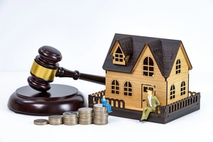 아파트 개발 참여 현직 변호사, 불법 고율이자 챙겨 논란