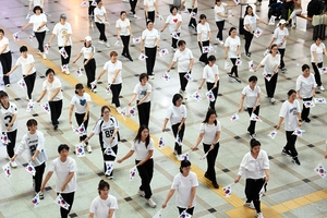 [포토] 태극기를 휘날리며